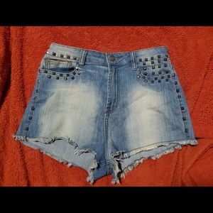 Mindcode shorts with studs